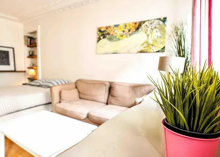 Spacious Studio Near Montorgueil 파리