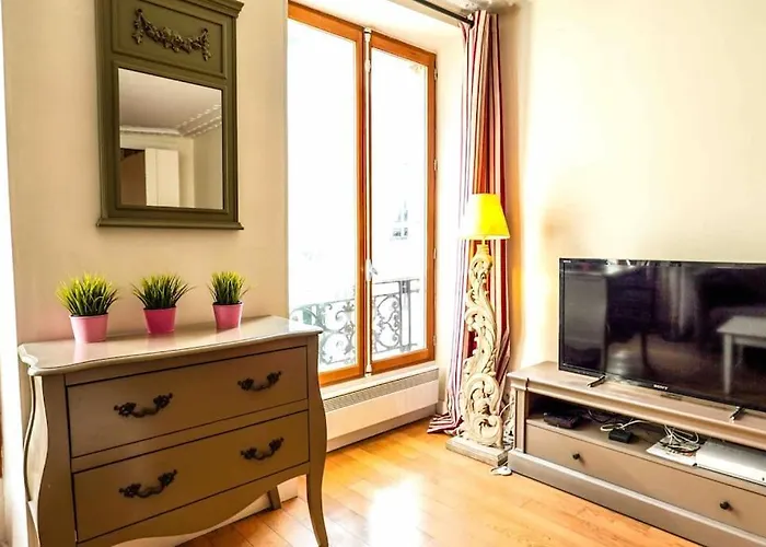 Spacious Studio Near Montorgueil * 파리
